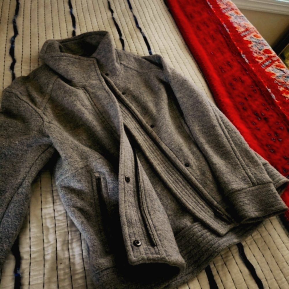 BANANA REPUBLIC MIDWEIGHT TO HEAVY BOMBER STYLE JACKET.